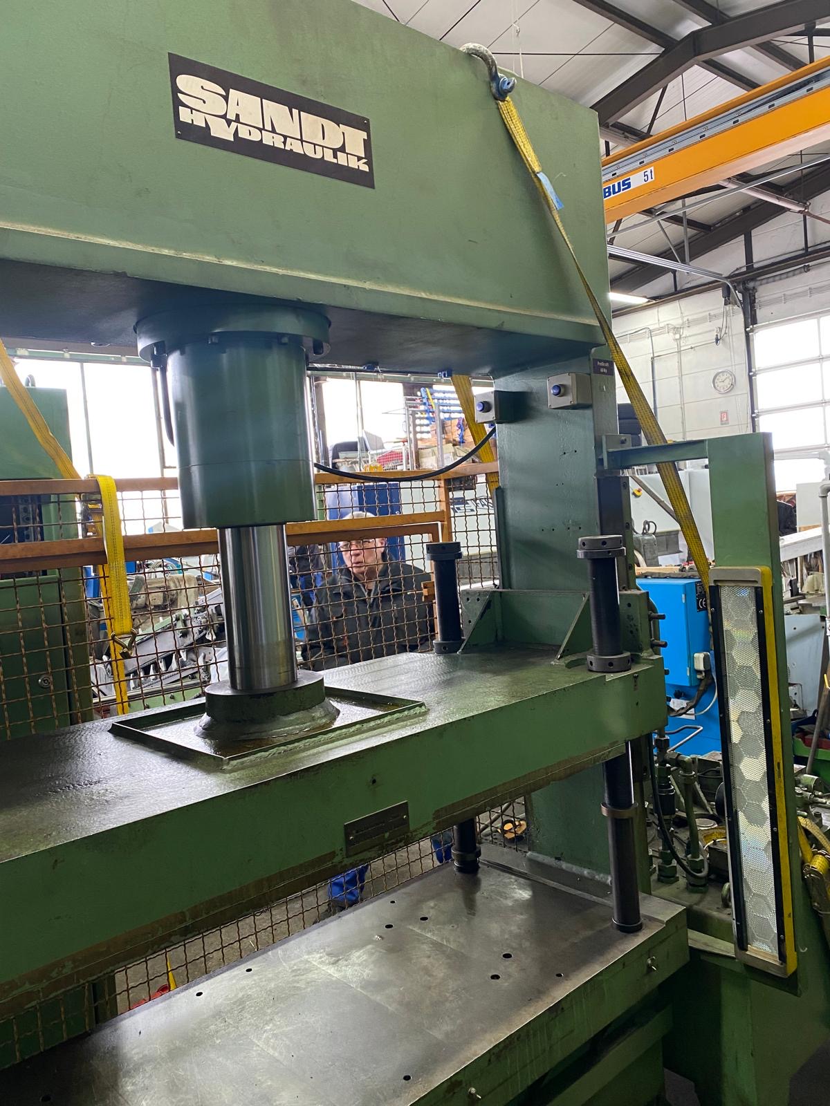 SANDT Hydraulic Double Column Press – 50 Ton Capacity Model 540 | Year 1986